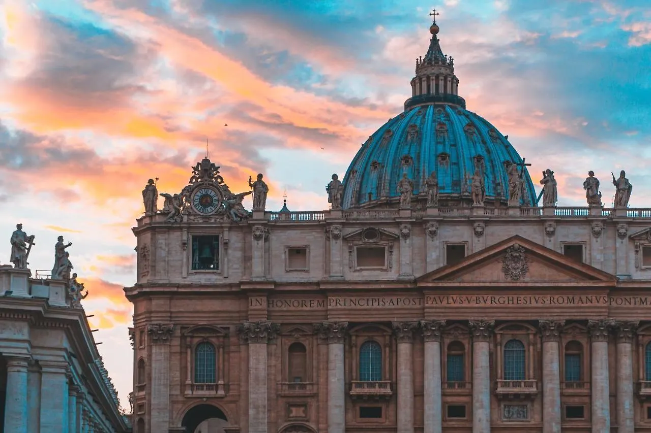 Bright Penthouse 2 M Stops From Vatican Museums contacts